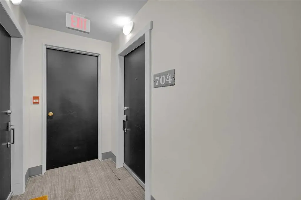 706 15 Avenue SW Calgary AB T2R 0R7