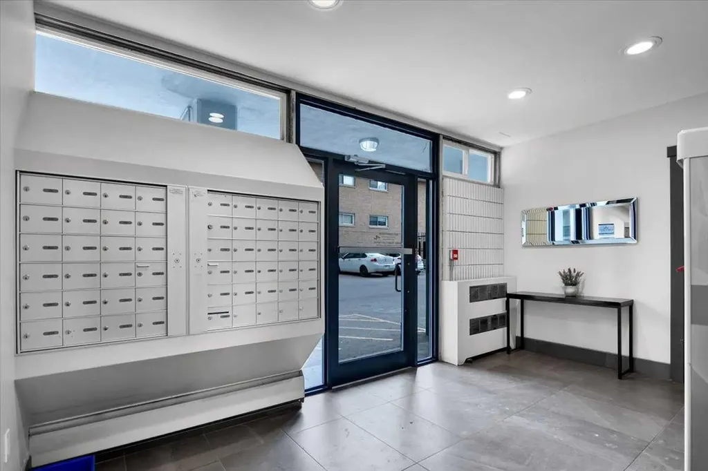 706 15 Avenue SW Calgary AB T2R 0R7