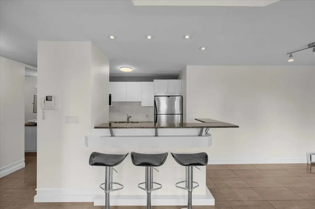 706 15 Avenue SW Calgary AB T2R 0R7