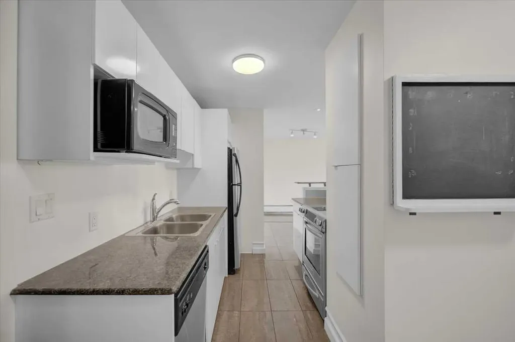 706 15 Avenue SW Calgary AB T2R 0R7