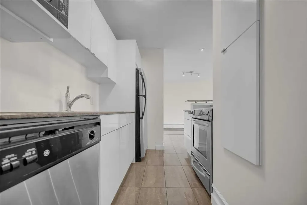 706 15 Avenue SW Calgary AB T2R 0R7