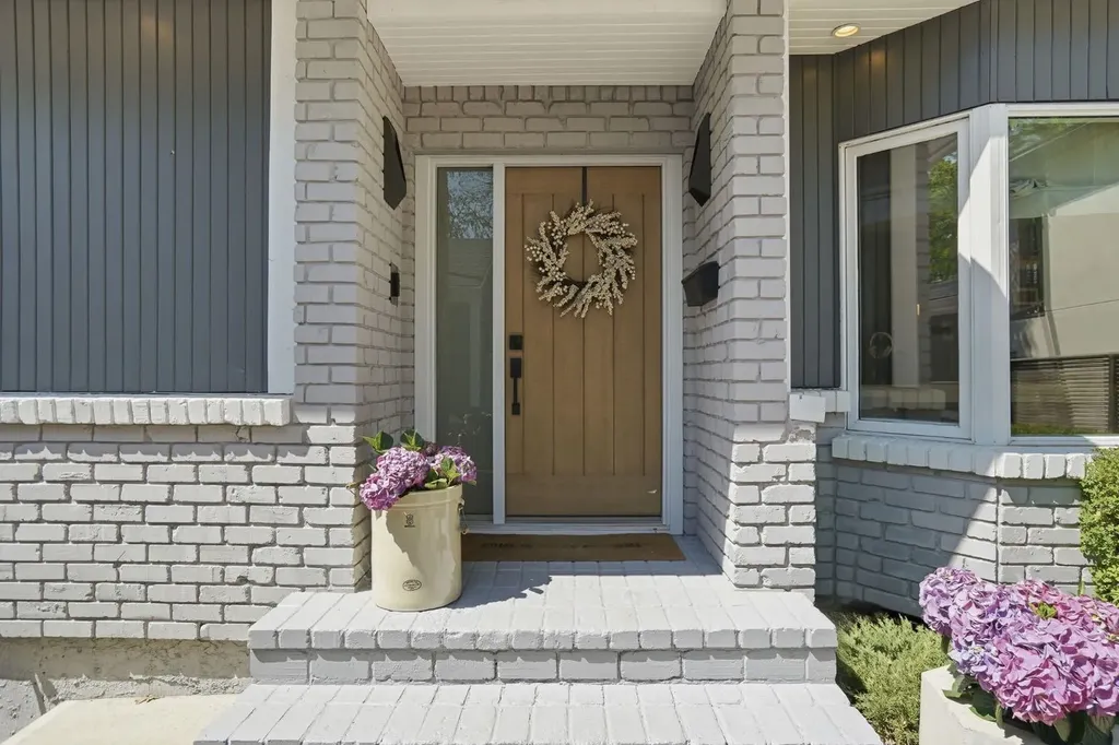940 Riverdale Avenue SW Calgary AB T2S 0Y8