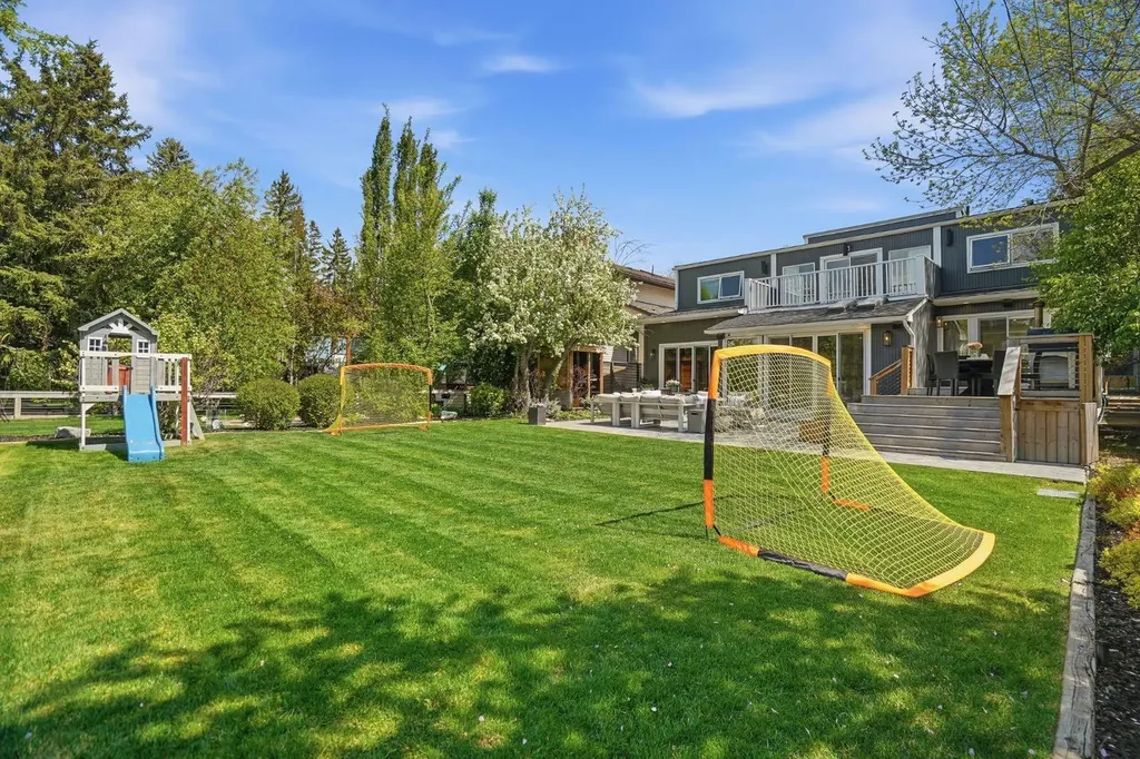 940 Riverdale Avenue SW Calgary AB T2S 0Y8