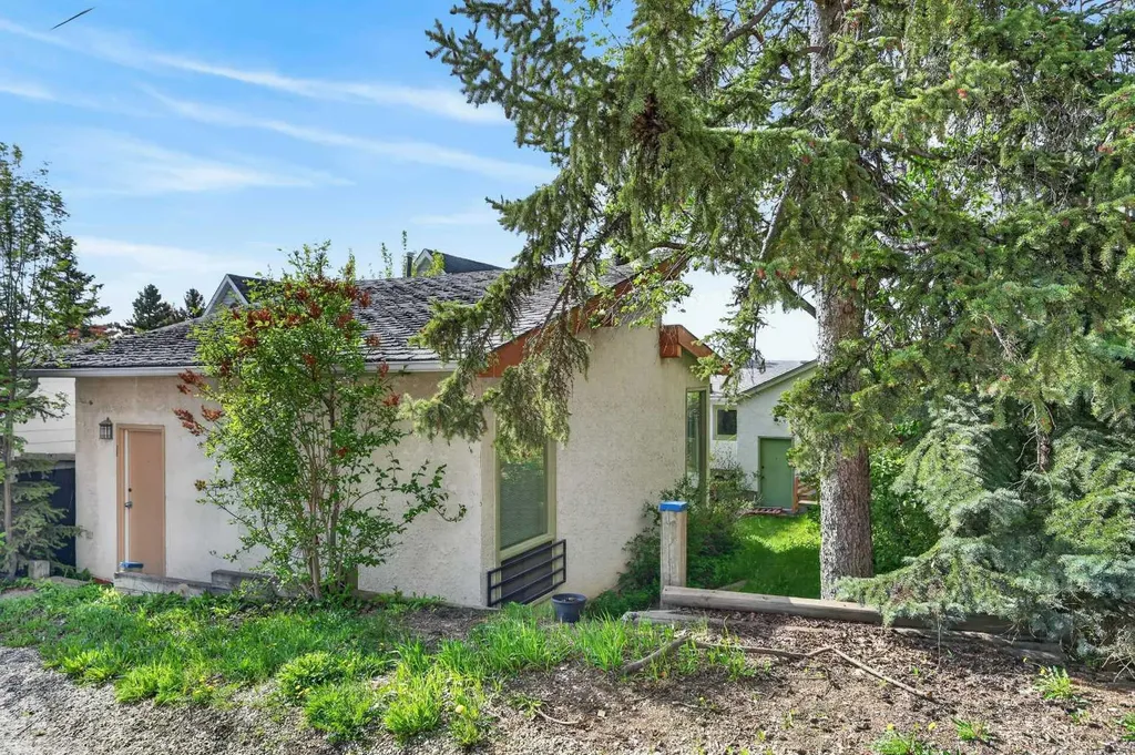 2006 30 Avenue SW Calgary AB T2T 1R2