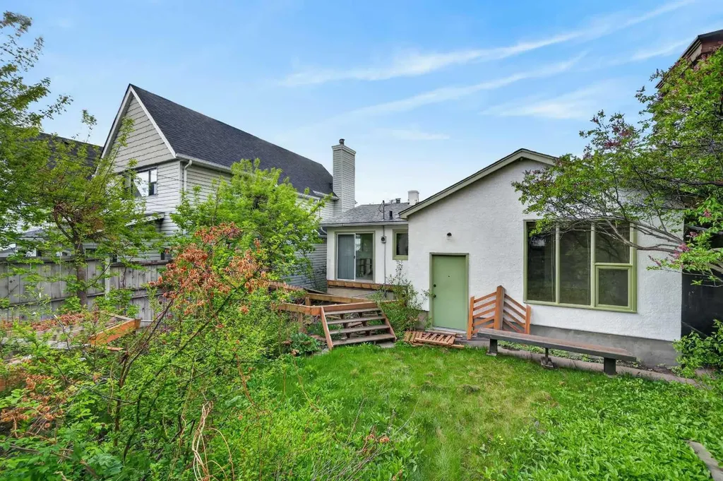 2006 30 Avenue SW Calgary AB T2T 1R2
