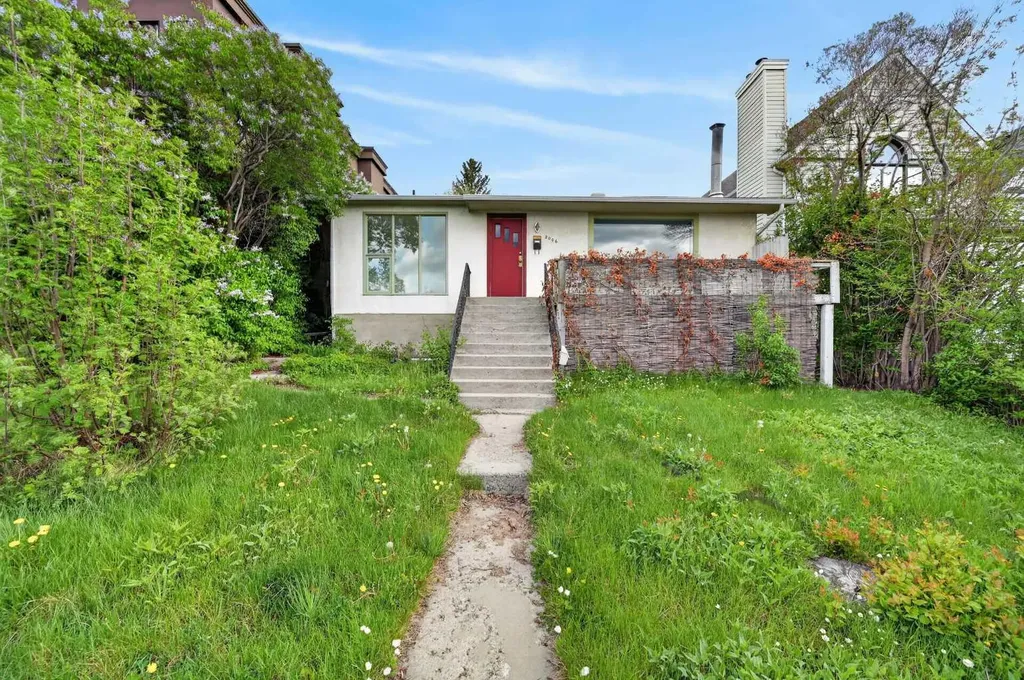 2006 30 Avenue SW Calgary AB T2T 1R2