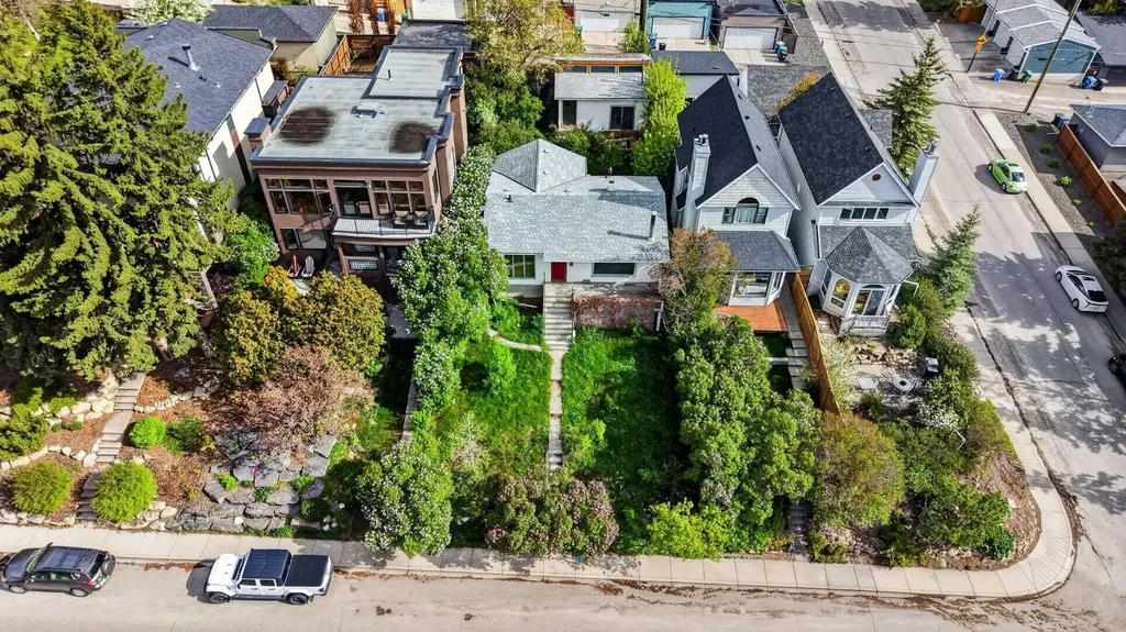2006 30 Avenue SW Calgary AB T2T 1R2
