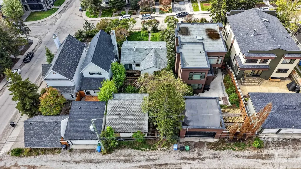 2006 30 Avenue SW Calgary AB T2T 1R2