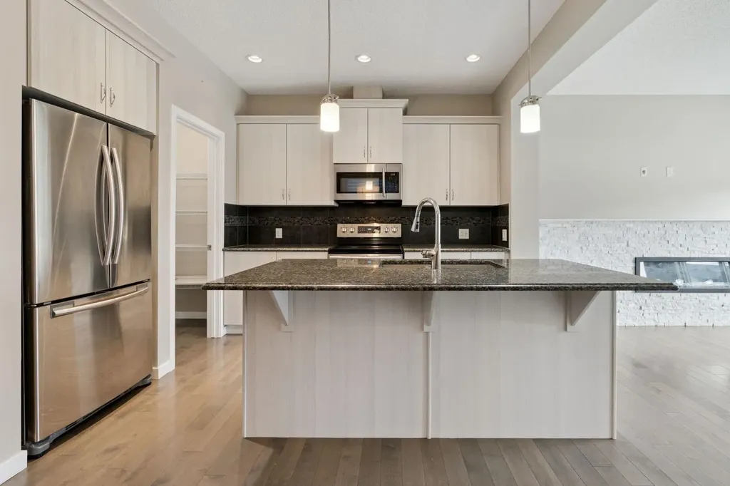 44 Legacy Reach Manor SE Calgary AB T2X 2C5