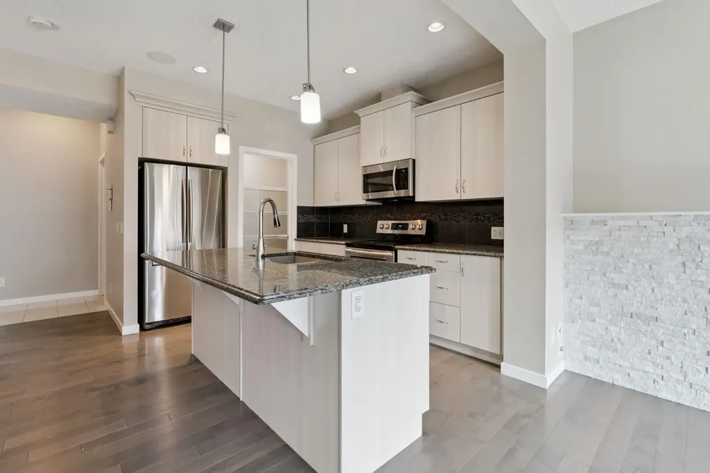 44 Legacy Reach Manor SE Calgary AB T2X 2C5