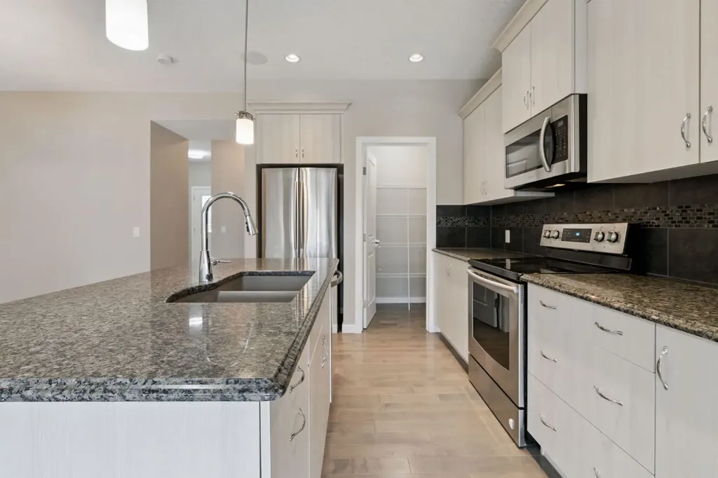 44 Legacy Reach Manor SE Calgary AB T2X 2C5