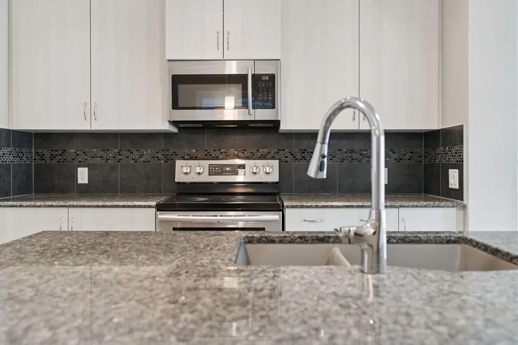 44 Legacy Reach Manor SE Calgary AB T2X 2C5