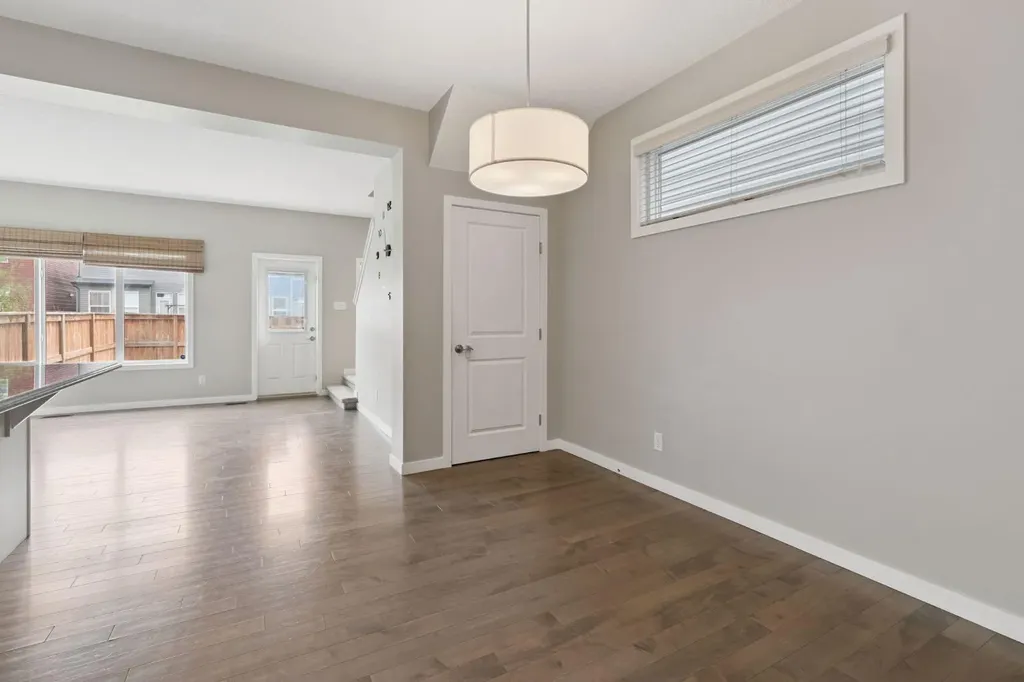 44 Legacy Reach Manor SE Calgary AB T2X 2C5