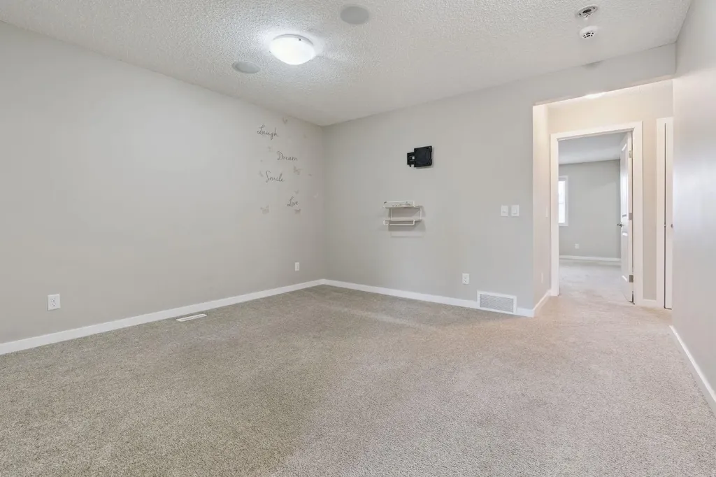 44 Legacy Reach Manor SE Calgary AB T2X 2C5