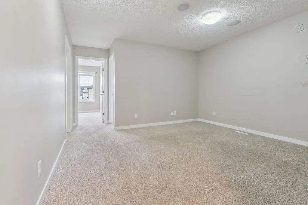 44 Legacy Reach Manor SE Calgary AB T2X 2C5