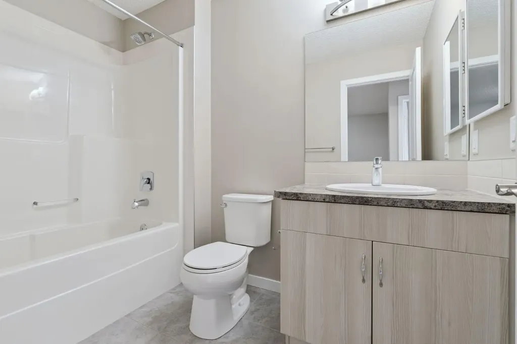 44 Legacy Reach Manor SE Calgary AB T2X 2C5