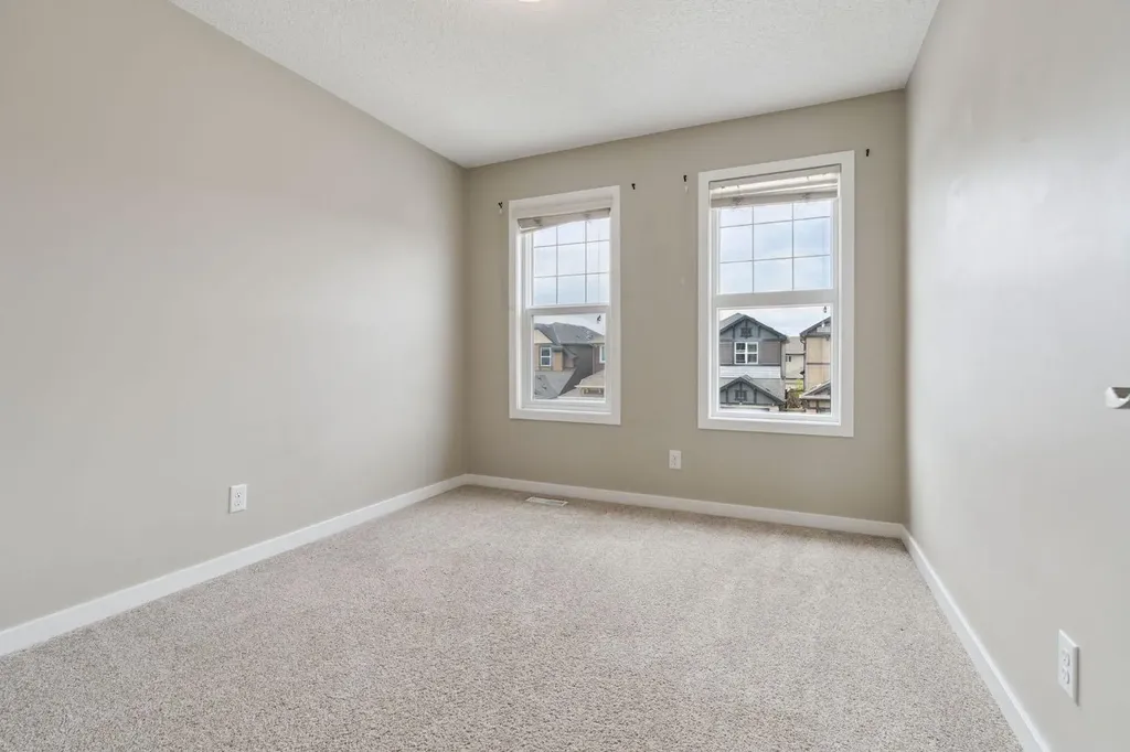 44 Legacy Reach Manor SE Calgary AB T2X 2C5