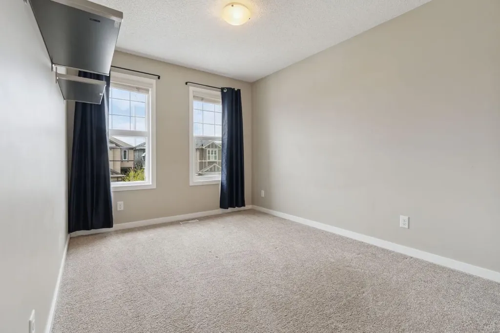 44 Legacy Reach Manor SE Calgary AB T2X 2C5