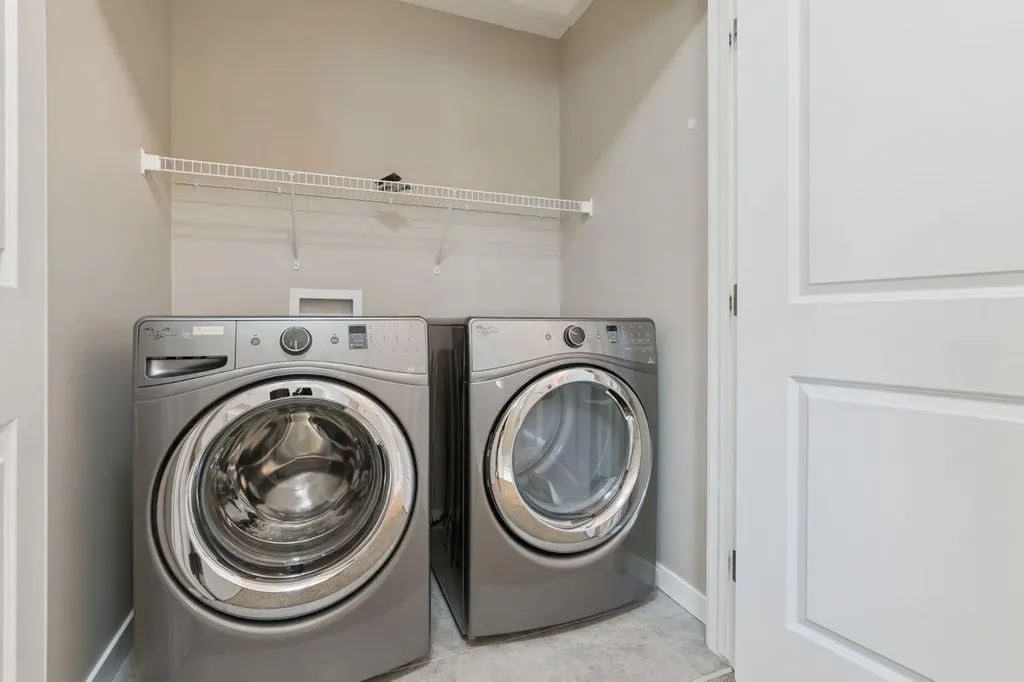 44 Legacy Reach Manor SE Calgary AB T2X 2C5