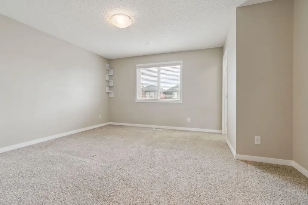 44 Legacy Reach Manor SE Calgary AB T2X 2C5