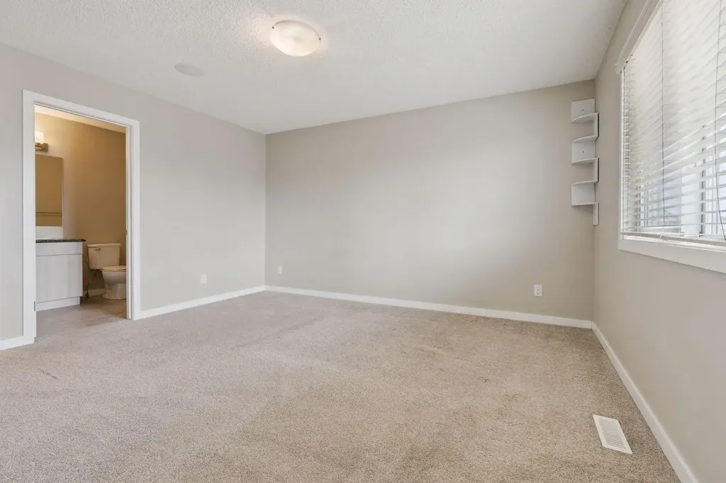 44 Legacy Reach Manor SE Calgary AB T2X 2C5