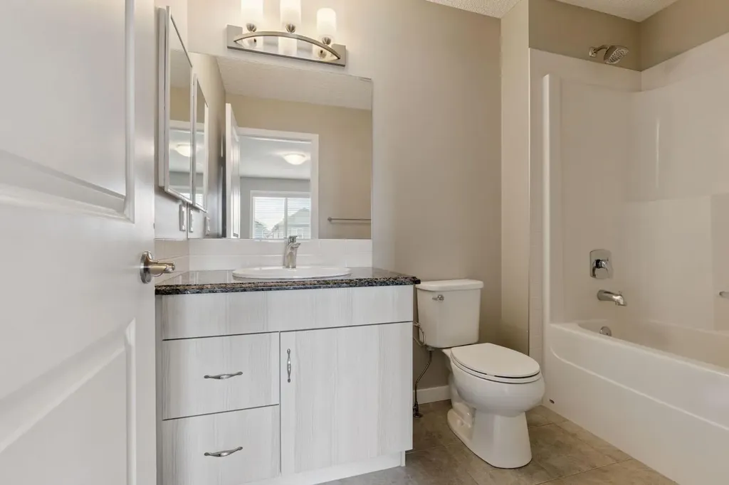 44 Legacy Reach Manor SE Calgary AB T2X 2C5