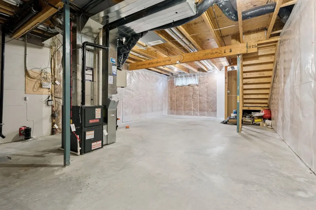 44 Legacy Reach Manor SE Calgary AB T2X 2C5