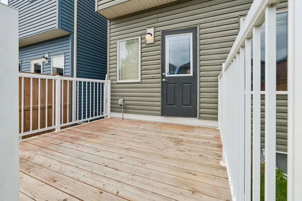 44 Legacy Reach Manor SE Calgary AB T2X 2C5