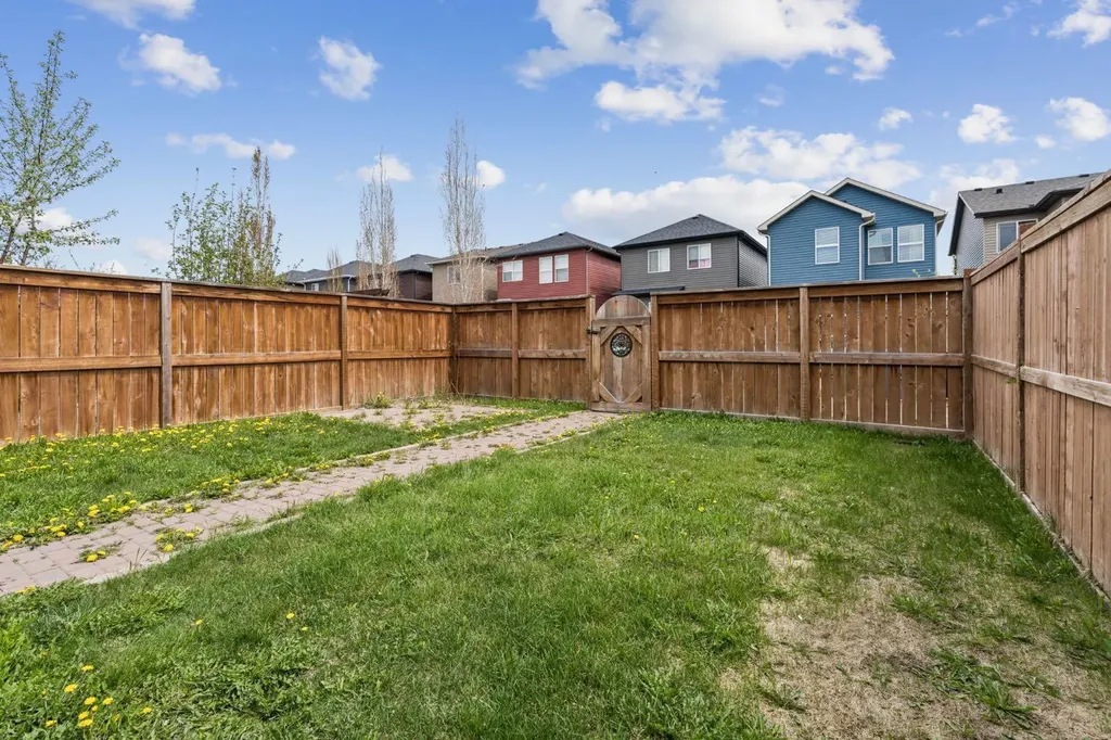 44 Legacy Reach Manor SE Calgary AB T2X 2C5