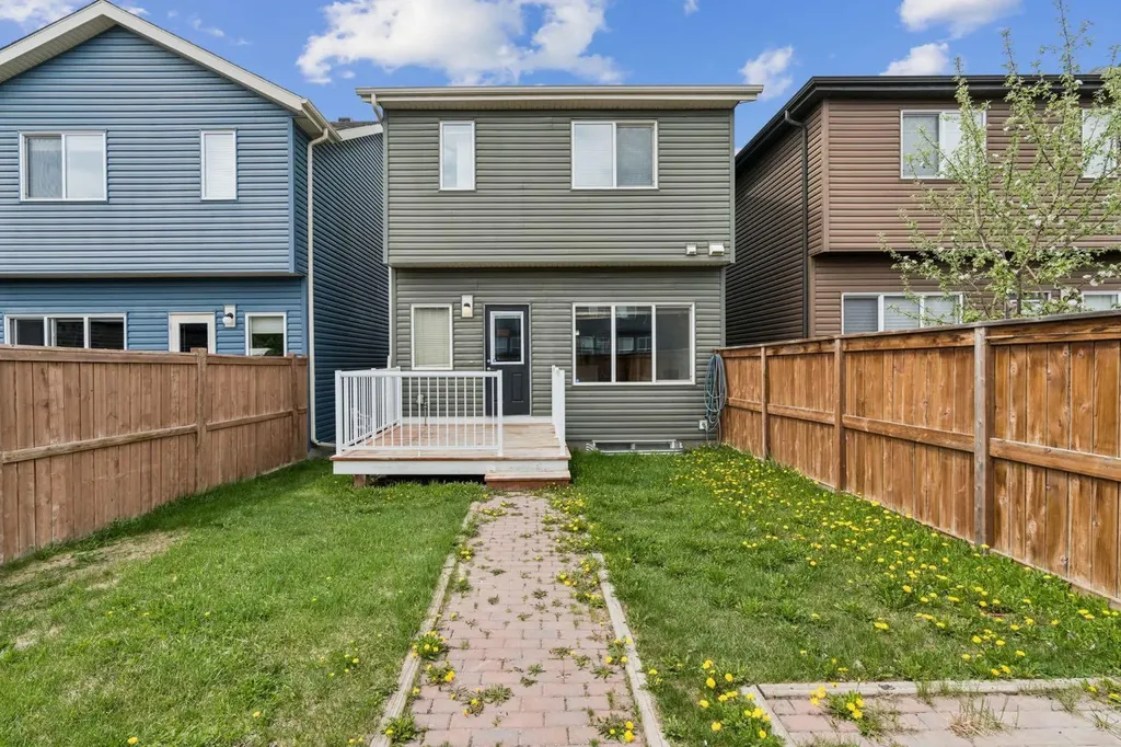 44 Legacy Reach Manor SE Calgary AB T2X 2C5