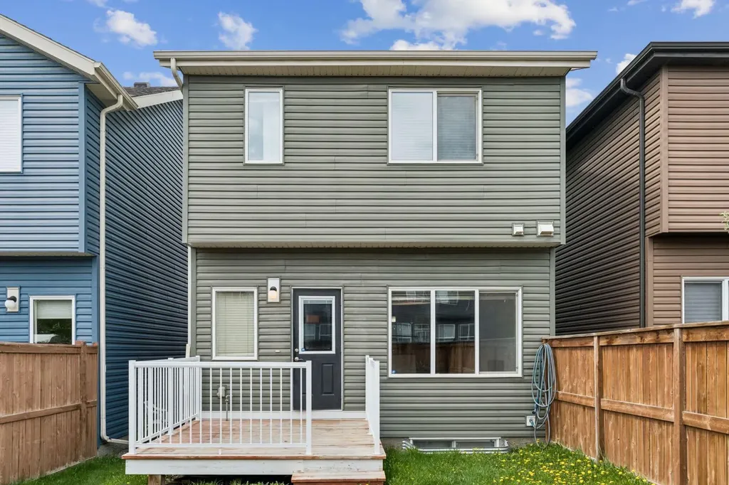 44 Legacy Reach Manor SE Calgary AB T2X 2C5