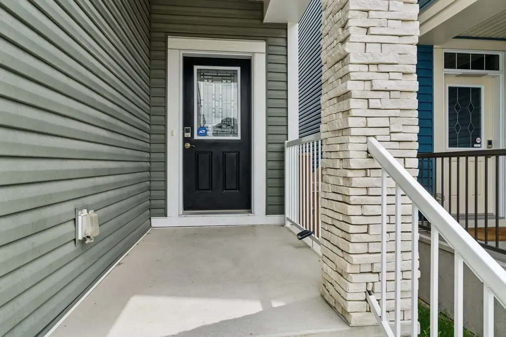 44 Legacy Reach Manor SE Calgary AB T2X 2C5