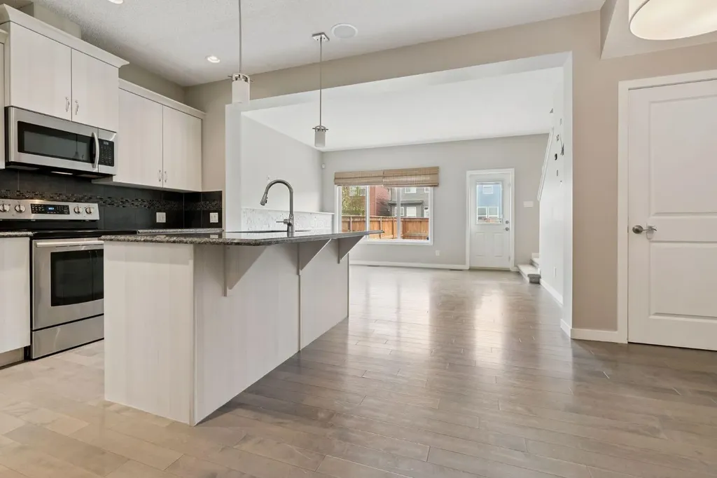 44 Legacy Reach Manor SE Calgary AB T2X 2C5