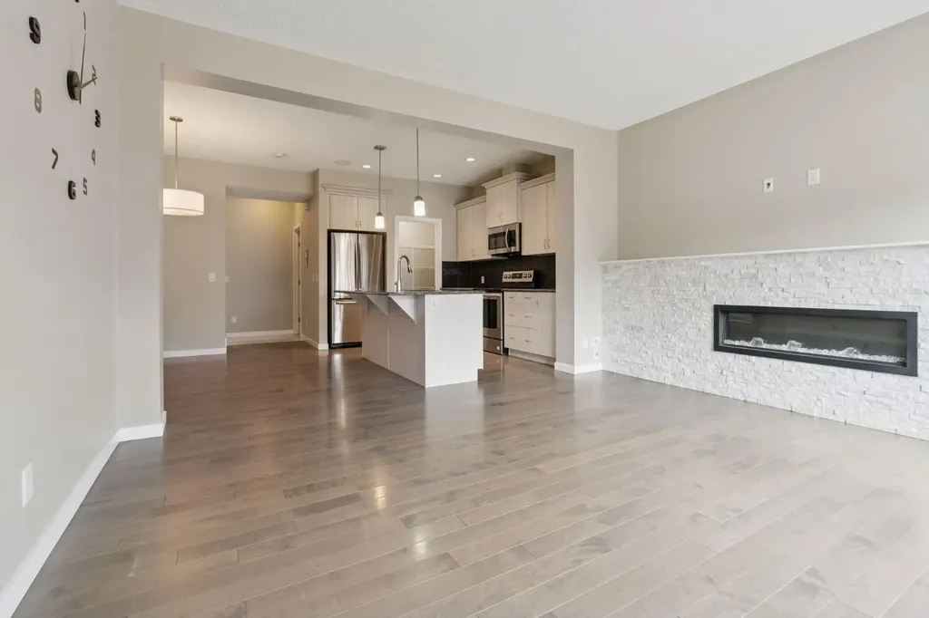 44 Legacy Reach Manor SE Calgary AB T2X 2C5