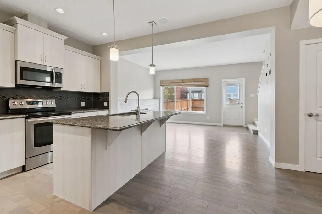 44 Legacy Reach Manor SE Calgary AB T2X 2C5