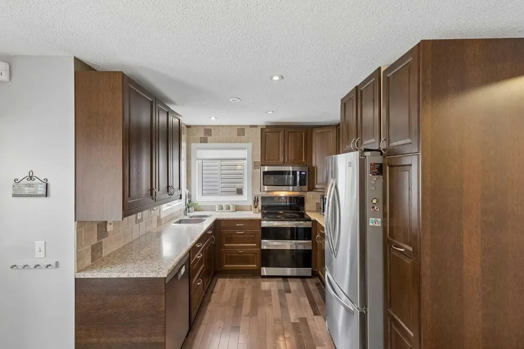 244 Scurfield Place NW Calgary AB T3L1T5