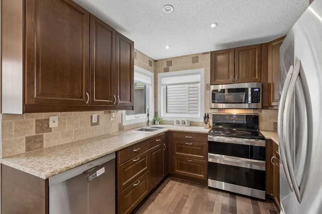 244 Scurfield Place NW Calgary AB T3L1T5