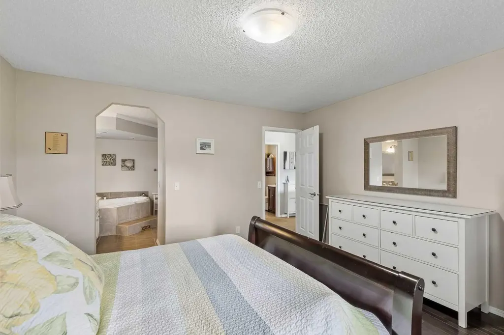 244 Scurfield Place NW Calgary AB T3L1T5