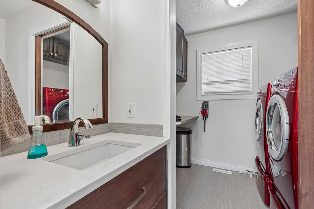 244 Scurfield Place NW Calgary AB T3L1T5