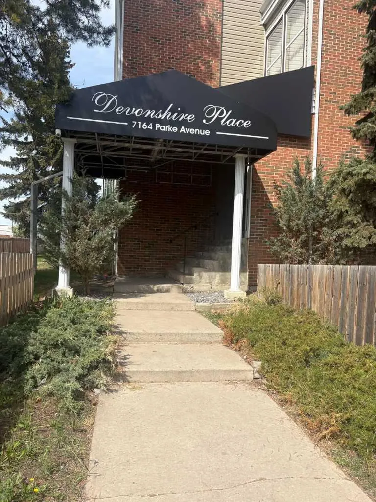 7164 Parke Avenue Red Deer AB t4p1m9