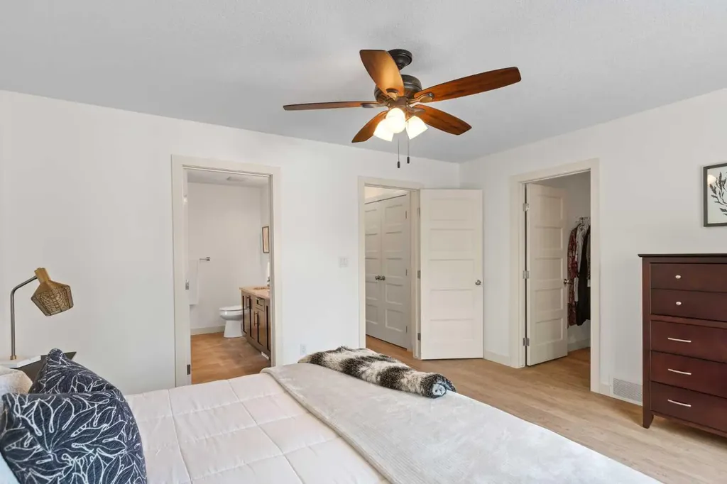 6110 Bowness Road NW Calgary AB T3B0E1