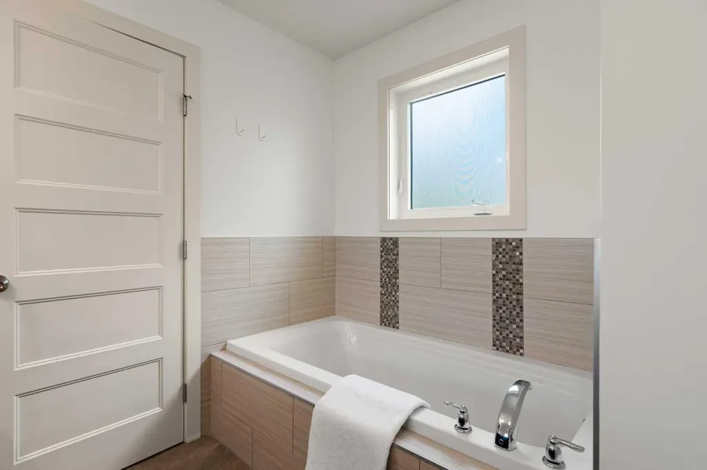 6110 Bowness Road NW Calgary AB T3B0E1