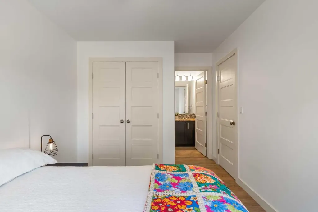 6110 Bowness Road NW Calgary AB T3B0E1