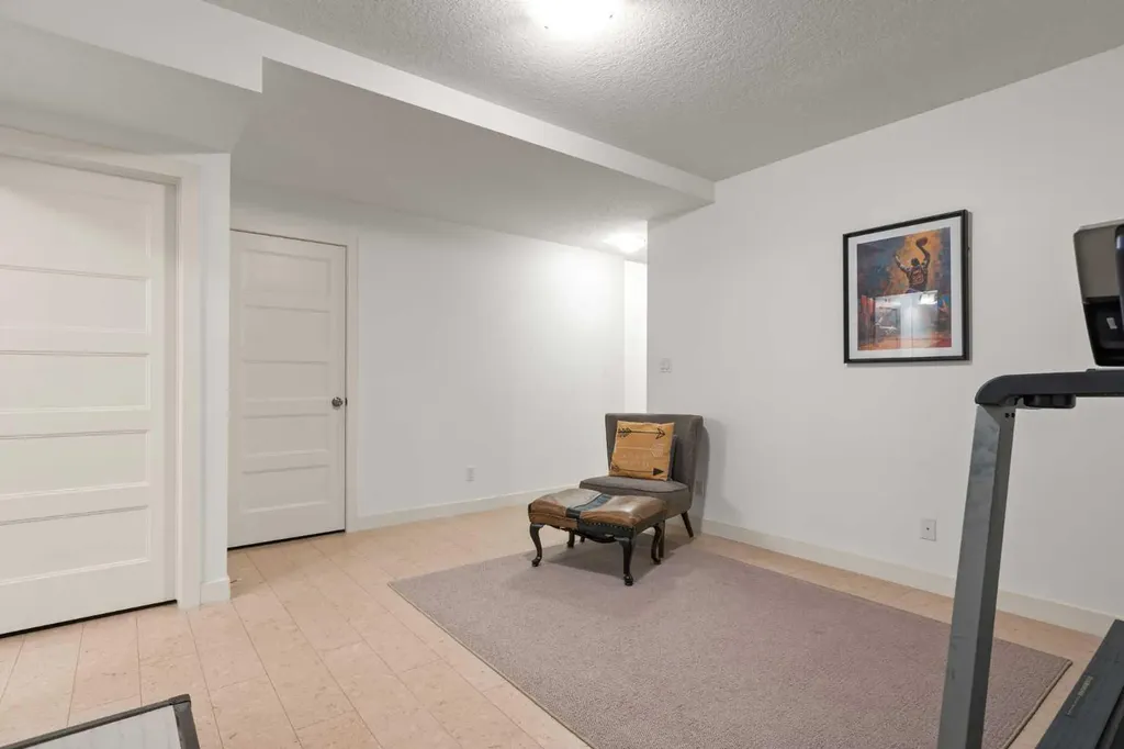 6110 Bowness Road NW Calgary AB T3B0E1
