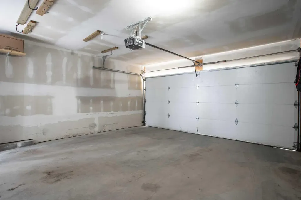 6110 Bowness Road NW Calgary AB T3B0E1