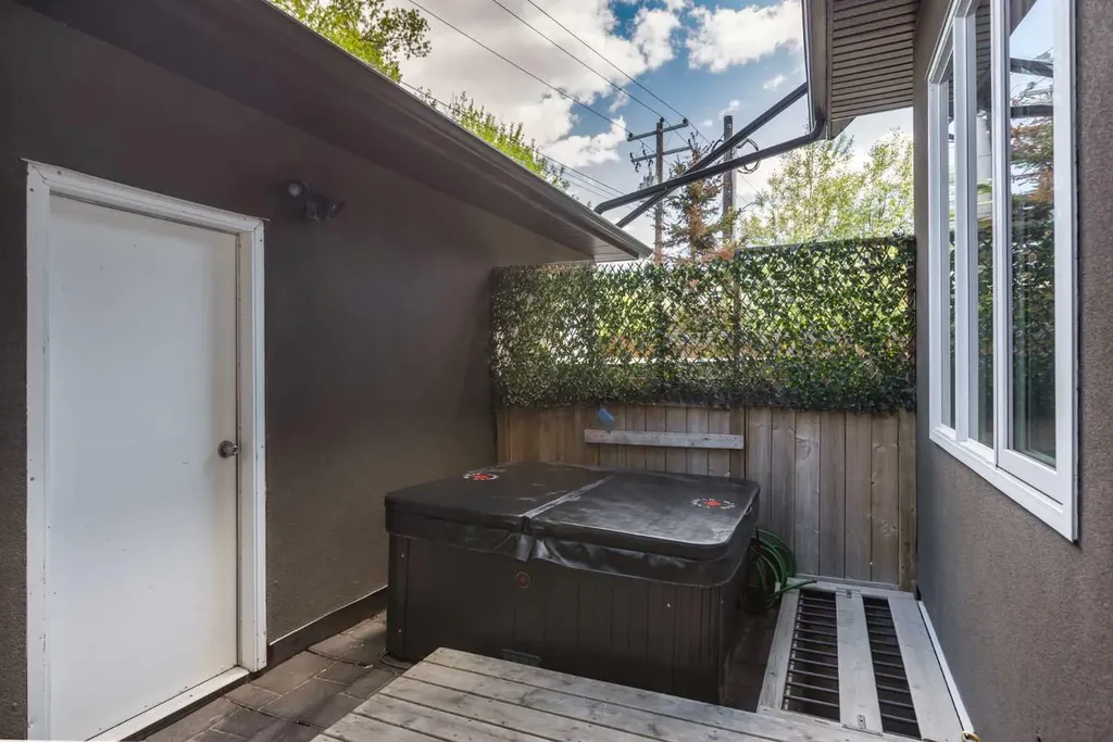 6110 Bowness Road NW Calgary AB T3B0E1