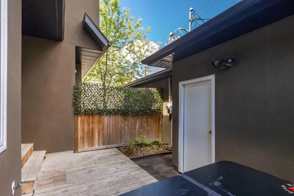 6110 Bowness Road NW Calgary AB T3B0E1