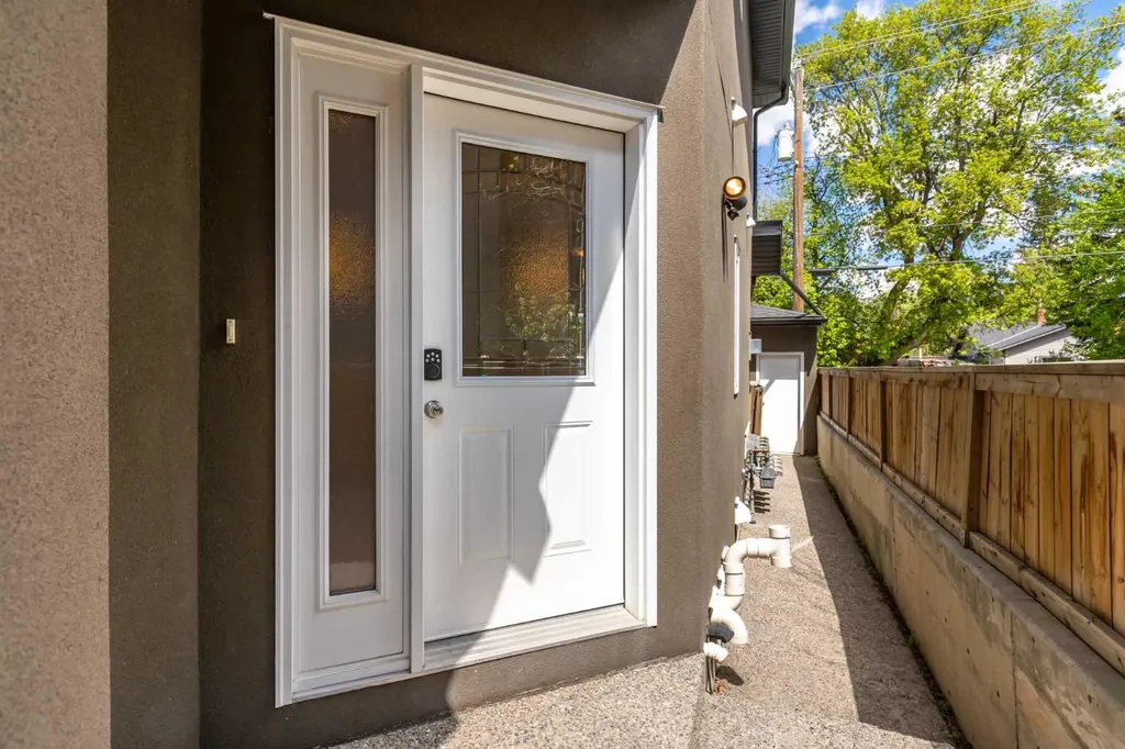 6110 Bowness Road NW Calgary AB T3B0E1