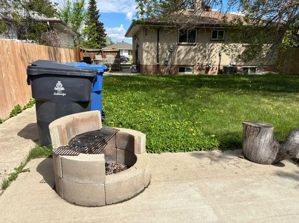 214 25 Street S Lethbridge AB T1J 3N9