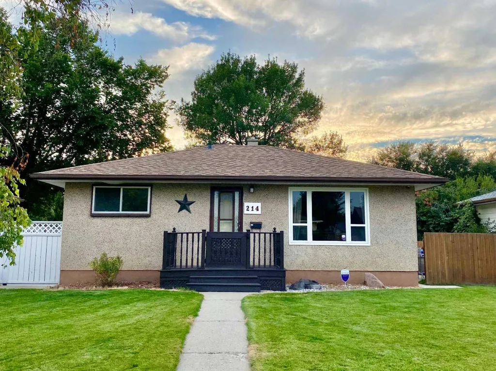 214 25 Street S Lethbridge AB T1J 3N9